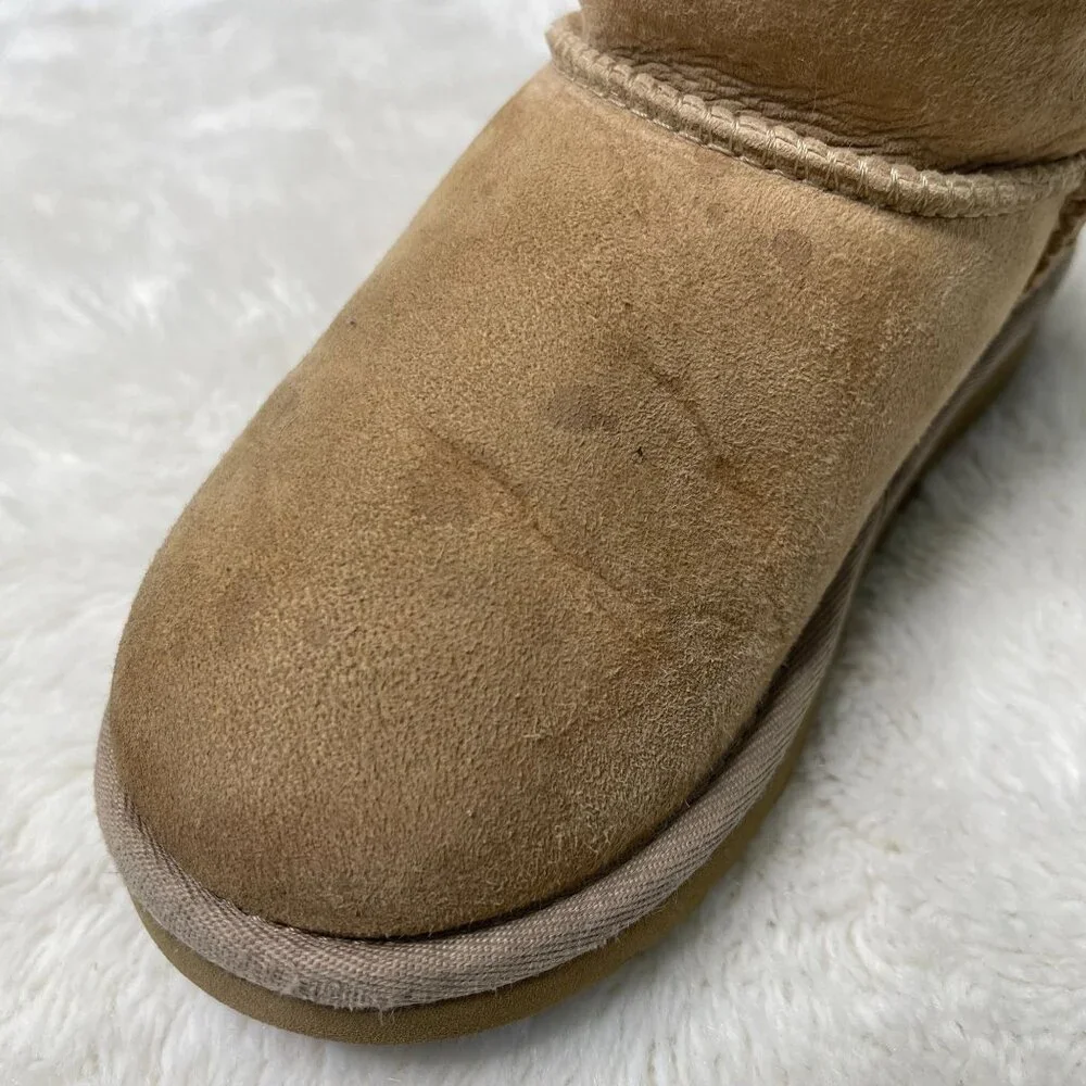 UGG #5991T Kid's Cream Tan Bailey Button Suede Boots Sheepskin Size 12